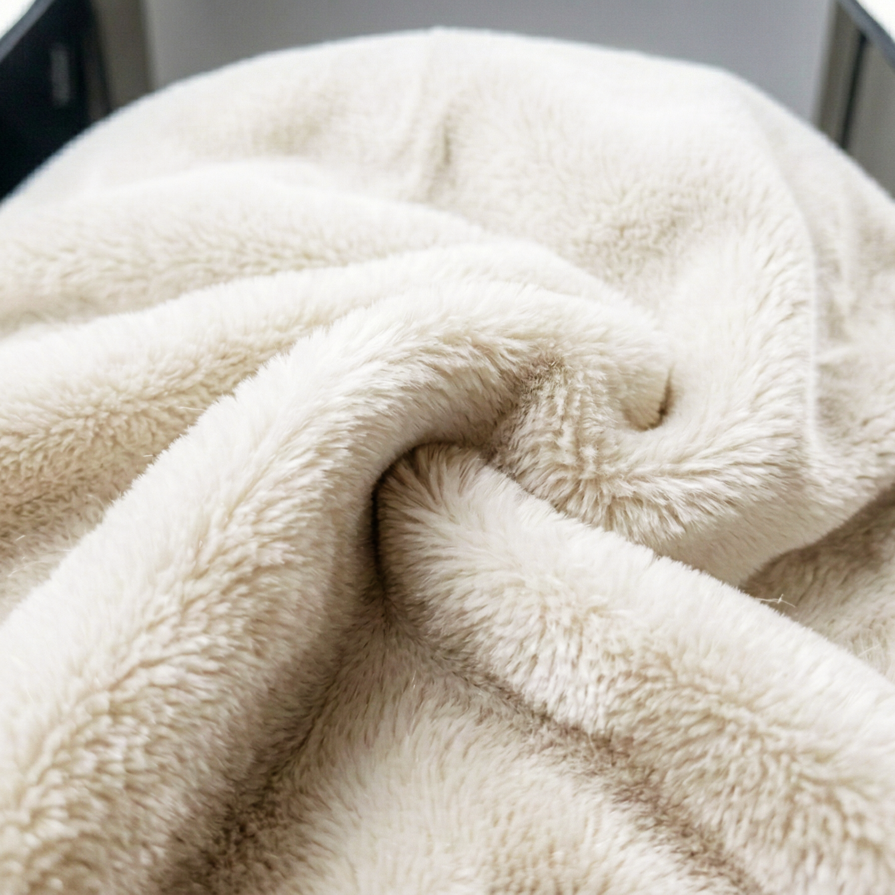 Alabaster Pearl - Throw Velvet Blanket